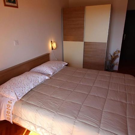 Apartments And Rooms Jelka Malinska Extérieur photo