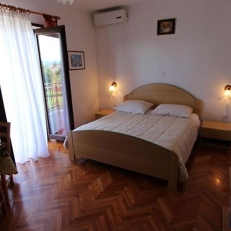 Apartments And Rooms Jelka Malinska Extérieur photo