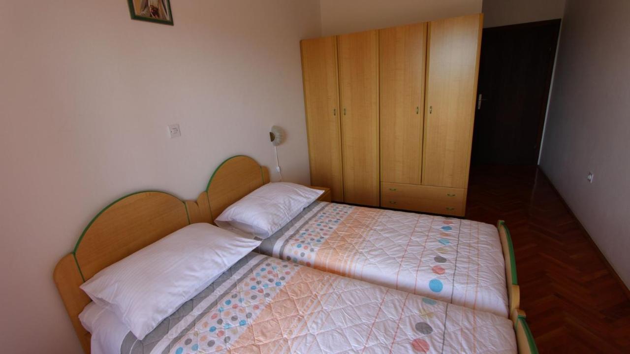Apartments And Rooms Jelka Malinska Extérieur photo