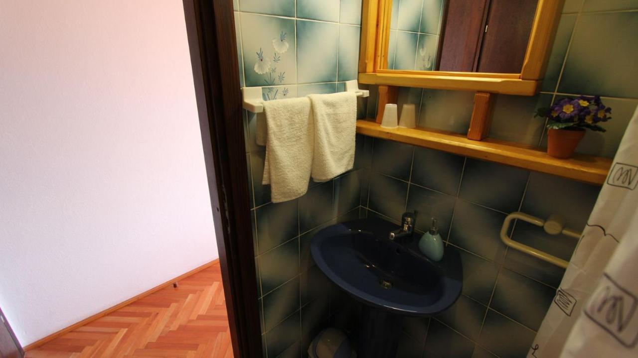 Apartments And Rooms Jelka Malinska Extérieur photo