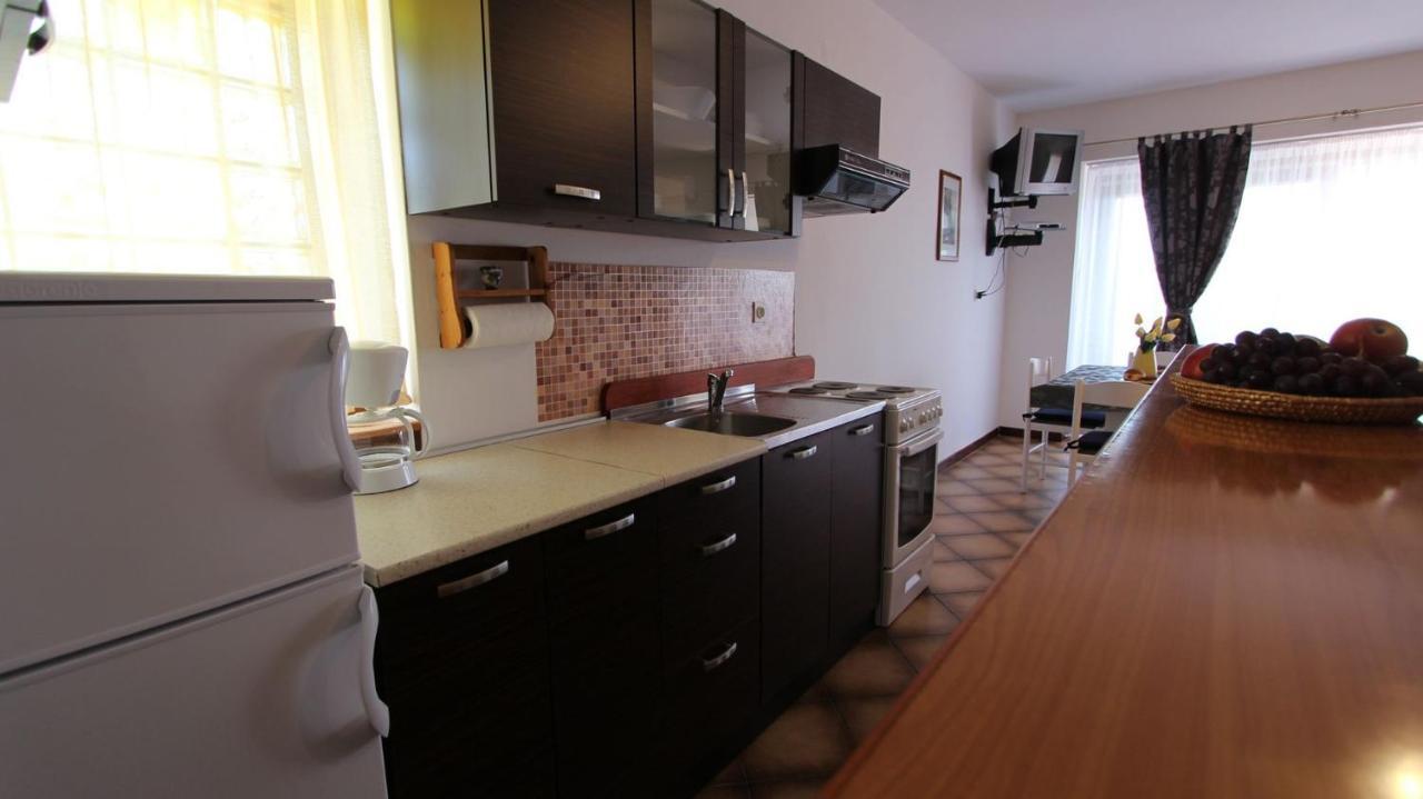 Apartments And Rooms Jelka Malinska Extérieur photo