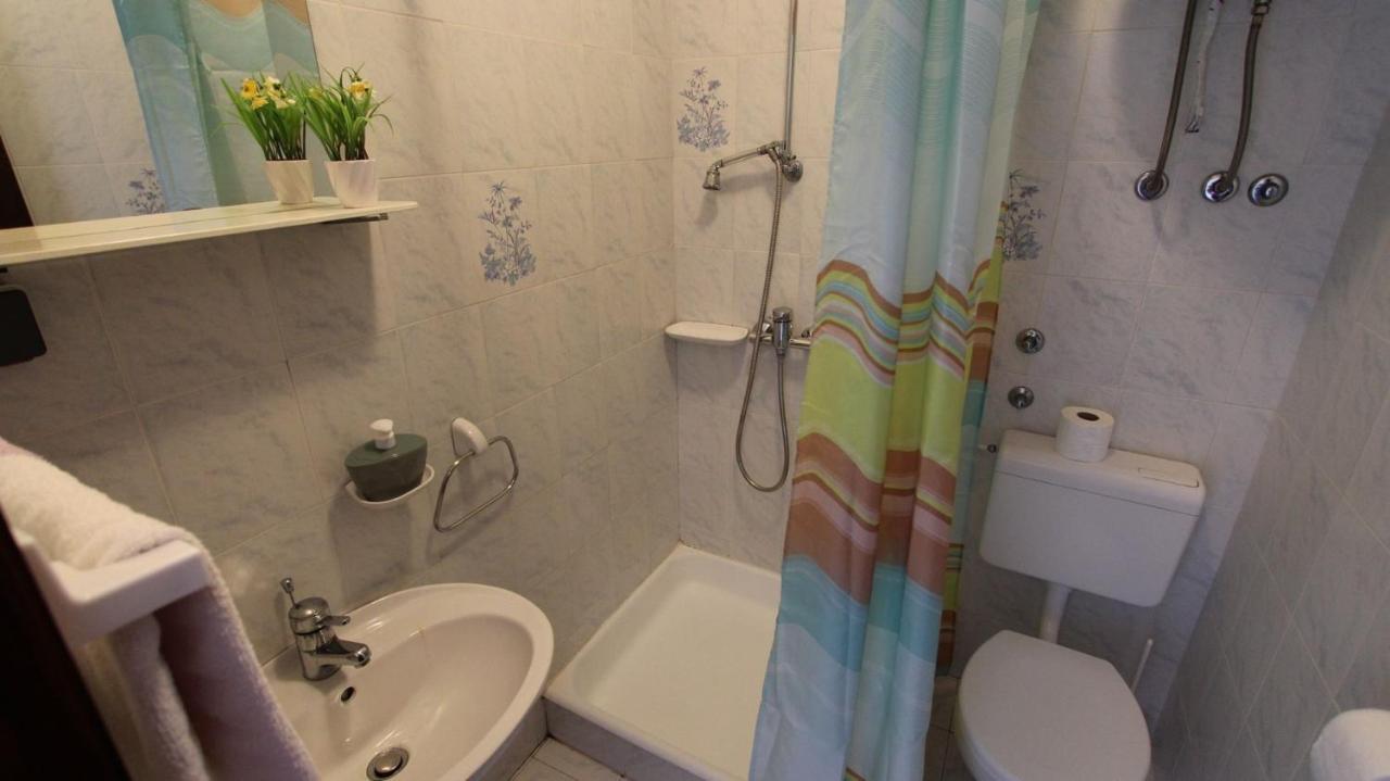 Apartments And Rooms Jelka Malinska Extérieur photo