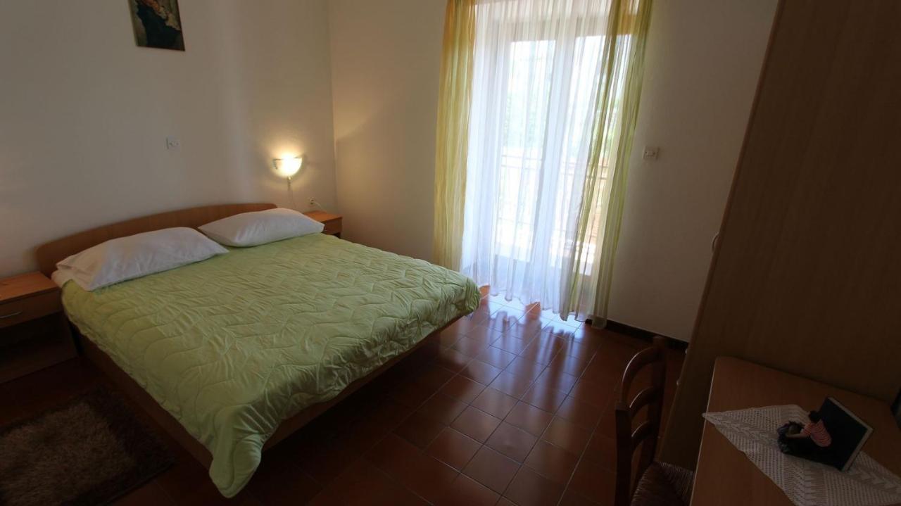 Apartments And Rooms Jelka Malinska Extérieur photo
