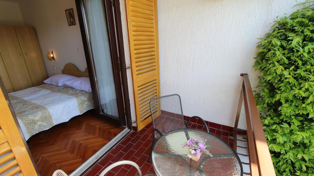 Apartments And Rooms Jelka Malinska Extérieur photo