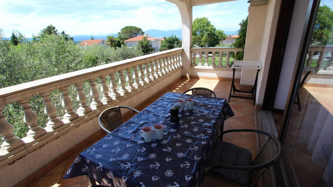 Apartments And Rooms Jelka Malinska Extérieur photo