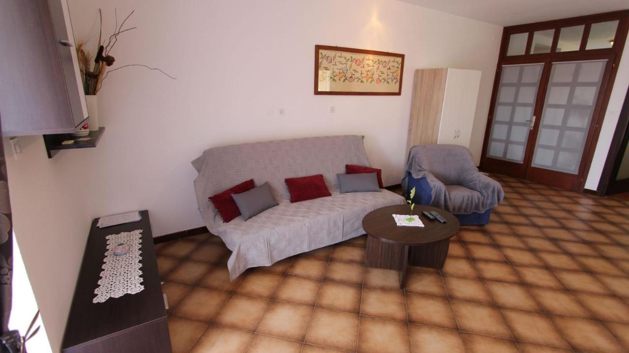 Apartments And Rooms Jelka Malinska Extérieur photo