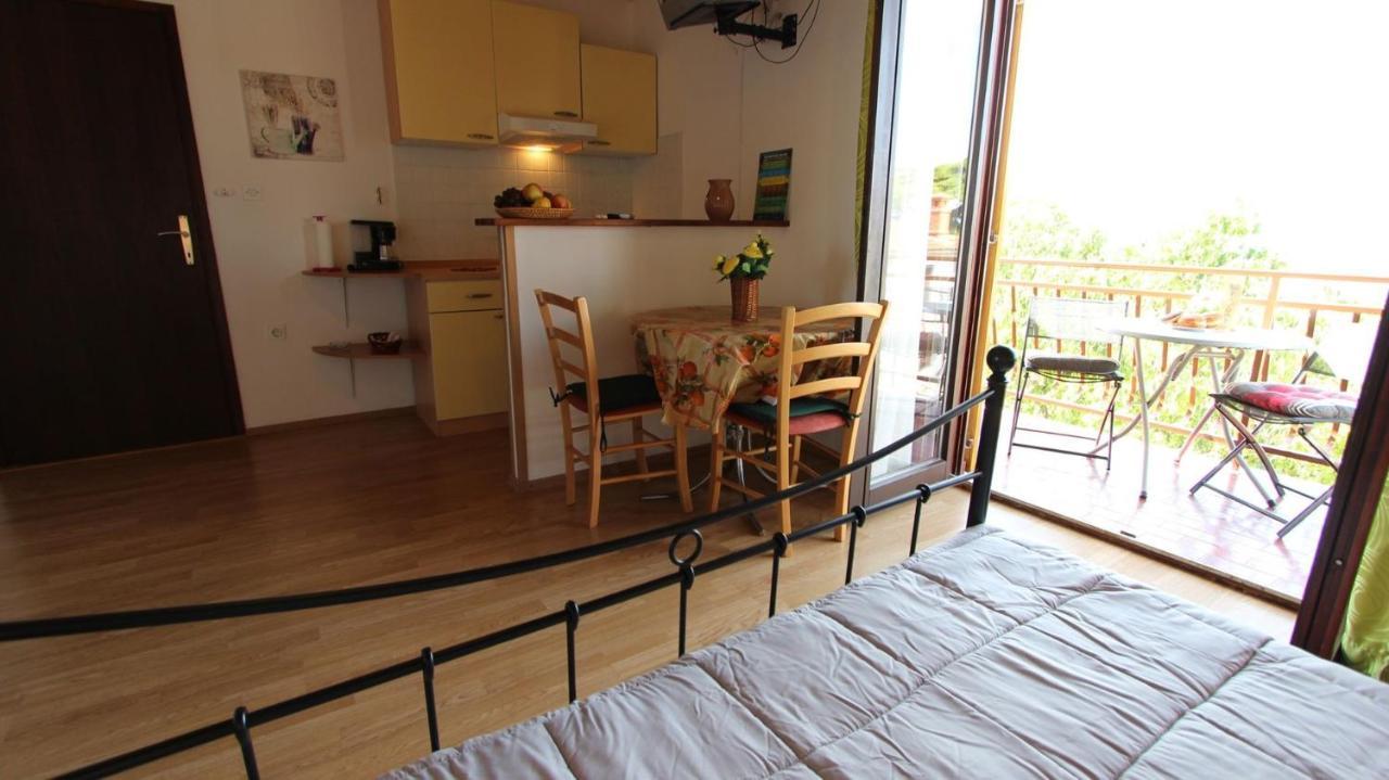 Apartments And Rooms Jelka Malinska Extérieur photo