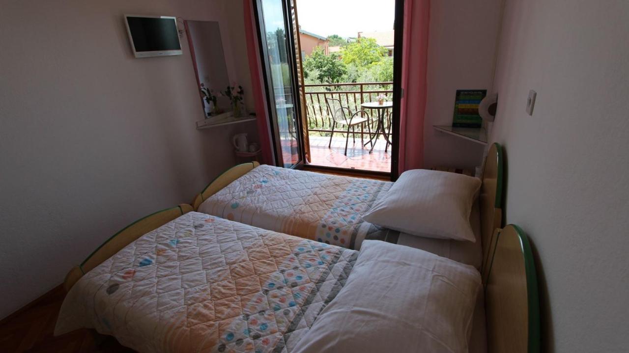 Apartments And Rooms Jelka Malinska Extérieur photo