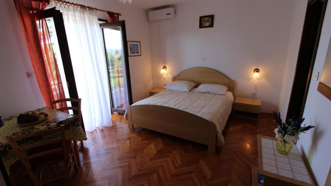 Apartments And Rooms Jelka Malinska Extérieur photo
