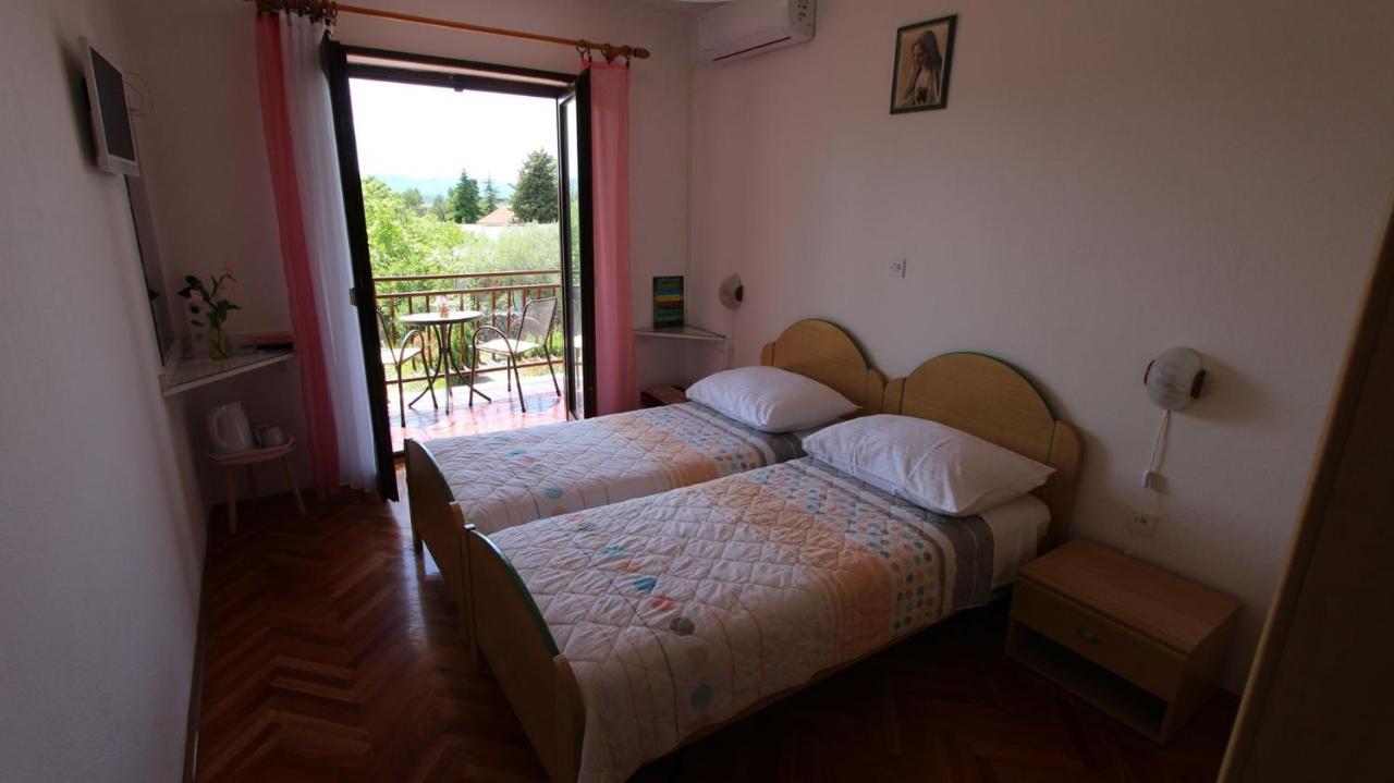 Apartments And Rooms Jelka Malinska Extérieur photo