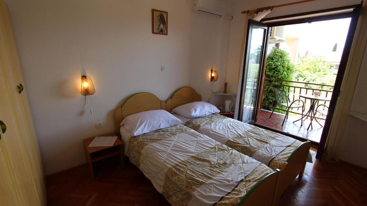 Apartments And Rooms Jelka Malinska Extérieur photo